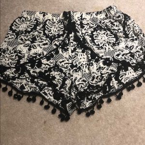 Black and white flowy shorts 😝